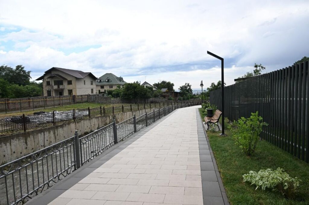 Алматыда Қарғалы өзенінің жағалауы жақсармақ Алматы әкімдігі тренинг