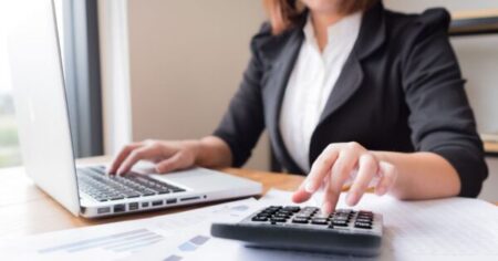 Бухгалтерлер ақша жымқырған