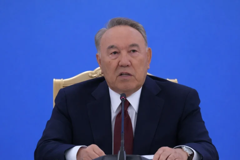 Назарбаевтың соңғы атағы: экс-елбасы академик мәртебесінен айырылды