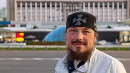 Кремль дұғаны қазақша оқыған шіркеу қызметкерін жұмыстан қуды Қазақстандағы Православ шіркеуі