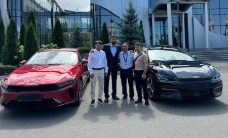 Тасмағамбетовтің күйеу баласы Сметов пен Қырғызбаевқа көлік сыйлады