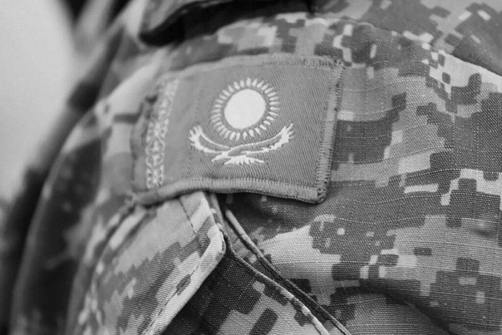 300 мың теңге аудардық — әскерде көз жұмған сарбаздың туыстары