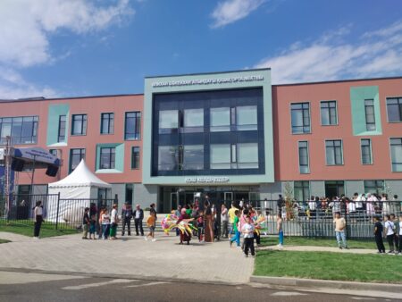 Есік қаласында 900 оқушыға арналған жаңа заманауи мектеп ашылды