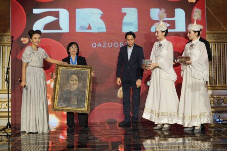 Абай атындағы театр классика әлемінің 126 ардагерін марапаттады