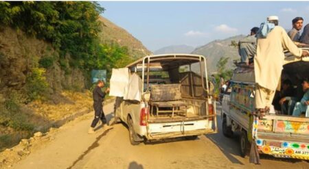 Пәкістанда елшілер делегациясын алып жүрген көлік жарылған