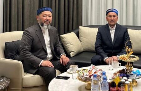 «Ақша жинап, қанымызды ішті». Желіде Бас мүфти мен Түркістан облысының бас имамына қатысты даулы жазба тарады