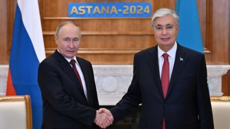 Путин 72 жаста: Тоқаев құттықтау жеделхатын жолдады