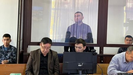 Атырауда базарда ер адам кісі қолынан қаза тапқан оқиғаға қатысты сот басталды