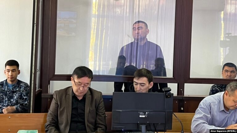 Атырауда базарда ер адам кісі қолынан қаза тапқан оқиғаға қатысты сот басталды