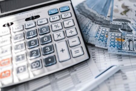 Ресейлік компаниялардың салық төлемдері қысқарды: бюджет 6 миллиард теңгеден айырылды қаржы теңге