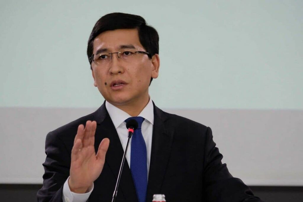 «Жеңіл желпі әңгіме, хайп». Аймағамбетов неге алаңдап жүр? Асхат Аймағамбетов