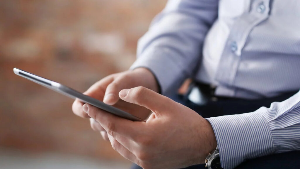 Телефоныңыздың тыңдалатынын тексерудің 4 жолы