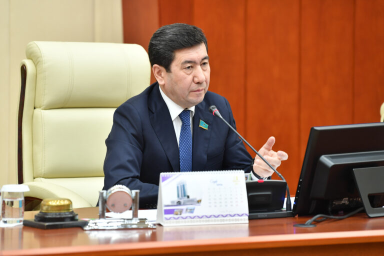 Қошанов министр Байбазаровты әбден састырды