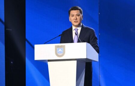 Мемлекеттік кеңесші Ерлан Қарин ҚазҰУ-дің 90 жылдық салтанатты жиынына қатысты