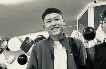 Қырғызстандық блогер көшеге «Шерзат үшін» деген плакат алып шықты