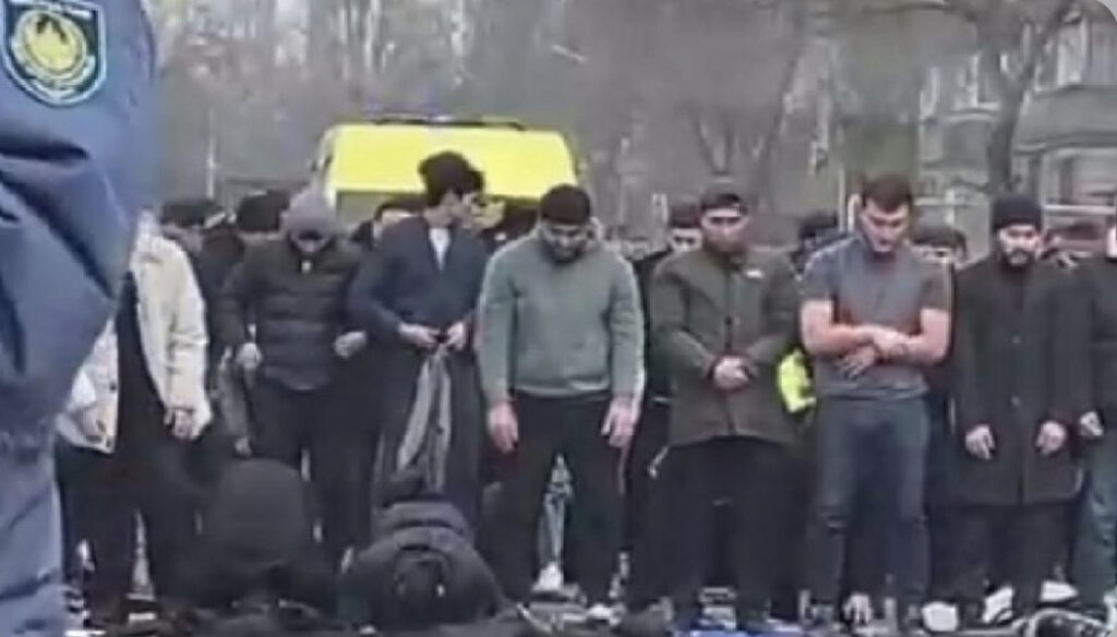 Жолды жауып, намаз оқуға тыйым салынады — ҚМДБ