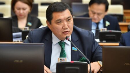 Депутат Базарбек Қошановтан неге сөз естіп жүр?