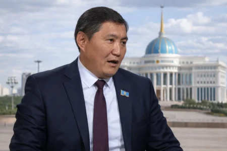 Назарбаевтардың, біраз шенеуніктің заңсыздығын әшкереледім — депутат Бақытжан Базарбек