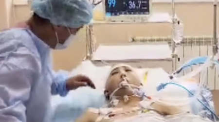 Ағасын таныған: Ақтаудағы ұшақ апатынан аман қалған қырғызстандық комадан шықты