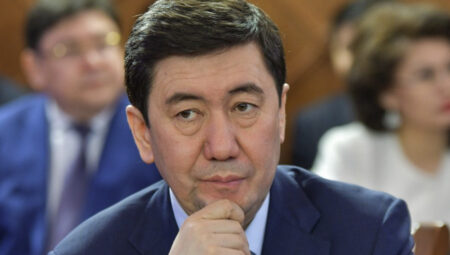 Орыс тілінде жауап бергісі келген шенеунік Қошановтан сөз естіді