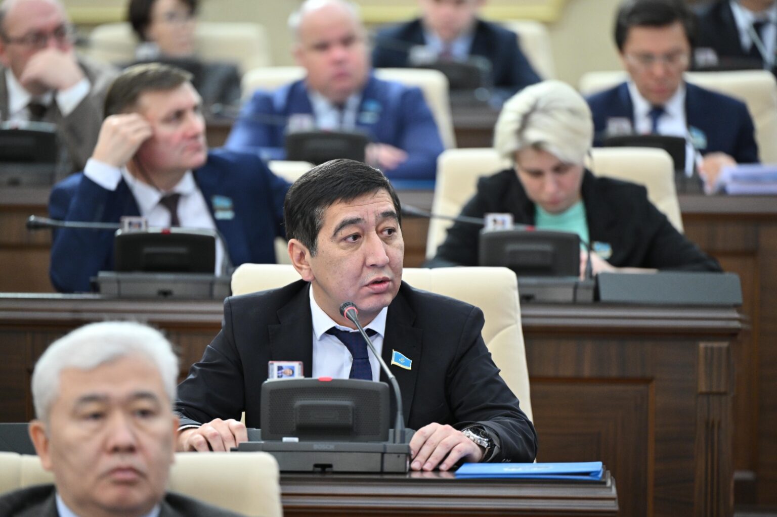 «Бұл әрекеттердің арғы жағында жымысқы саясат бар ма?» Ринат Зайытов ашына үн қатты