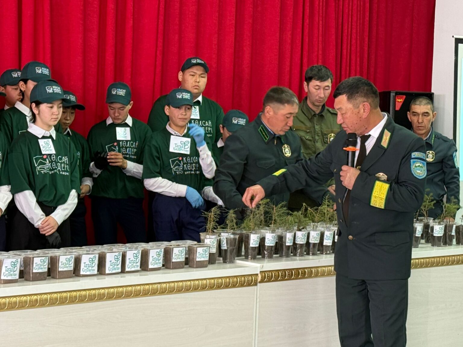 «Таза Қазақстан» акциясына «Көлсай көлдері» мемлекеттік ұлттық табиғи паркі қызметкерлері қосылды