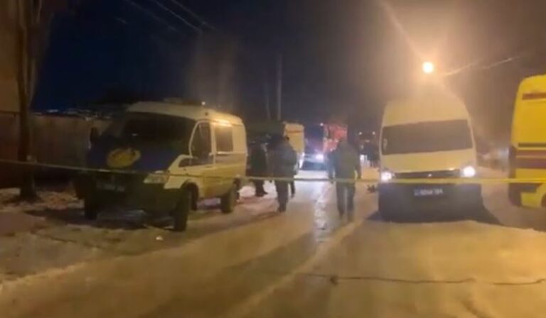 Ақтөбеде адамдар кепілге алынған: қаза тапқандар бар