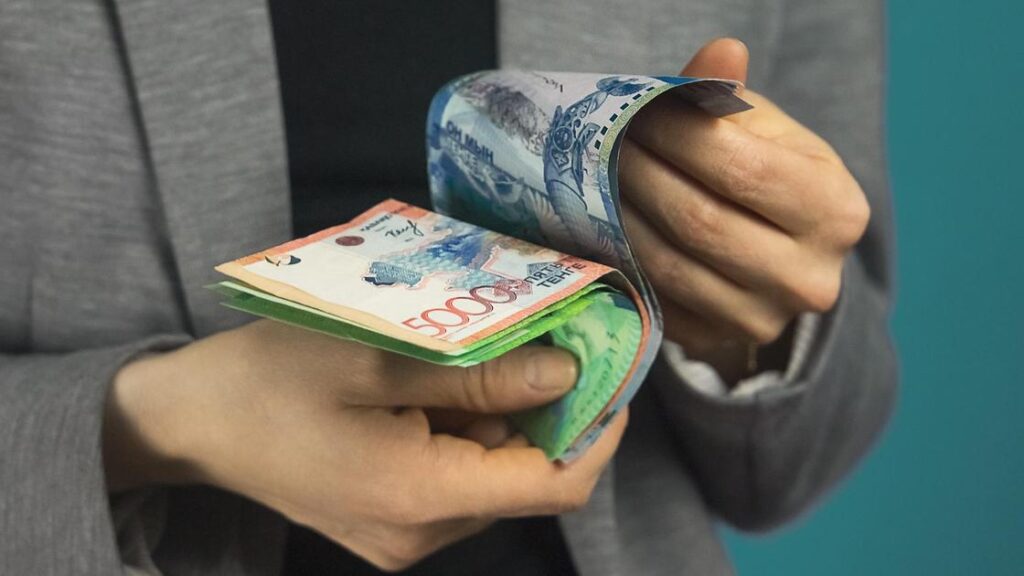 АҚШ-тағы өрт: қазақстандықтардың бір күндік жалақысы аударылатыны рас па? жалақы