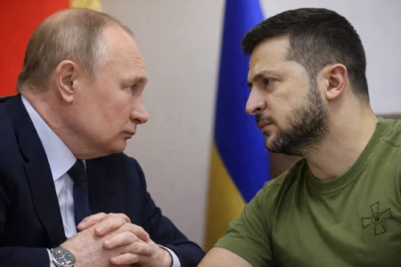 Путин кімнен немесе неден қорқады: Украина-Ресей президенттерінің бейбіт келісім туралы ойы Путин мен Зеленский