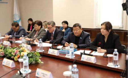 Саяси модернизациясыз тұрақты ілгерілеу мүмкін емес: ҚСЗИ алаңында Тоқаев реформаларының маңыздылығы талқыланды