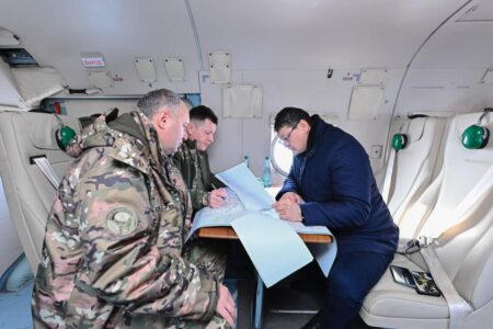 Абай облысының әкімі су тасқыны қаупі бар аумақтарды әуеден тексерді