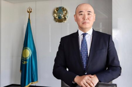 Шарлапаев министр қызметімен қоштасып, Президент көмекшісі болды