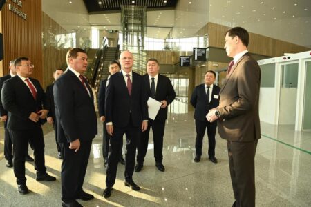 Роман Скляр «Қорқыт Ата әуежайының» жаңа терминалымен танысты