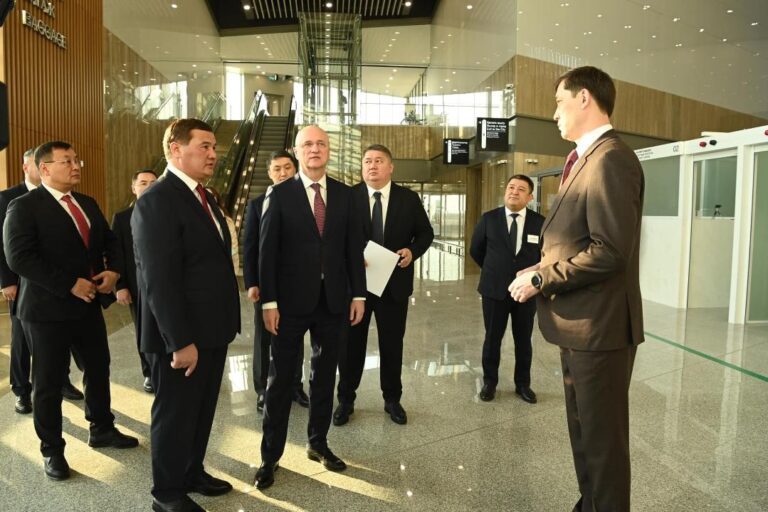 Роман Скляр «Қорқыт Ата әуежайының» жаңа терминалымен танысты