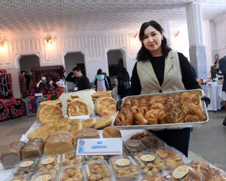 Ұйғыр ауданы ауыл шаруашылығы көрмесін ұйымдастырды