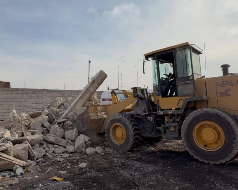 Заңсыз салынған нысандар: Түркістан қаласында 14 ғимарат бұзылды