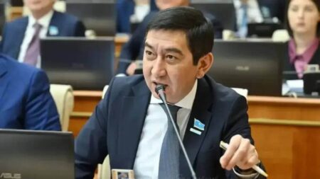 «Алданғандардың біреуі осы Мәжілісте депутат болып отыр». Зайытов Үкіметтің әрекетсіздігін сынады Зайытов