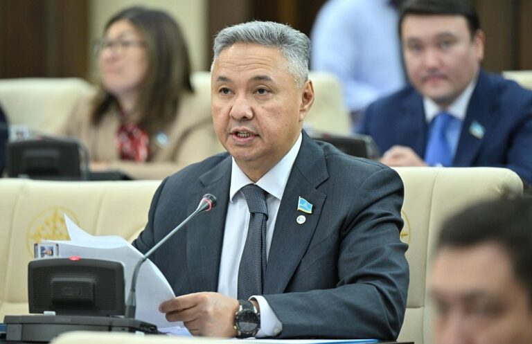 «Ақ жол» партиясы шығармаларымен ұлтты ұлықтаған Қабдеш Жұмаділдің 90 жылдық мерейтойы өз деңгейінде атап өтуді ұсынды