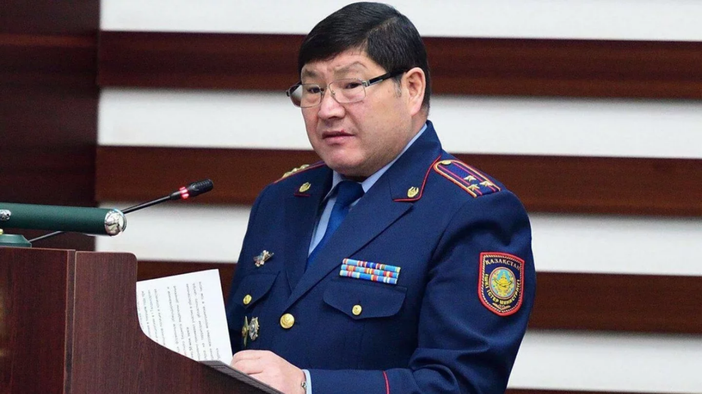 Кабинетінде қыз зорлады деп айыпталған бұрынғы полиция басшысының ісі: тың деректер шықты