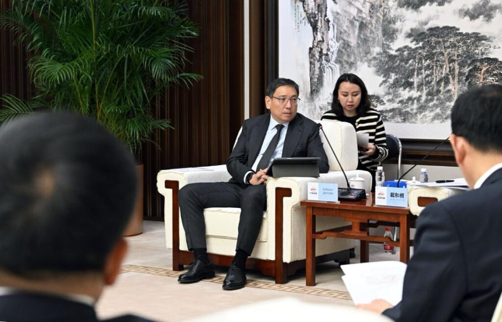 Алматыда инклюзивті ортаны дамыту: Ерболат Досаев Шанхай мүгедектер федерациясының төрағасымен кездесті