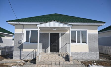 Жетісу облысында әлеуметтік осал топтағы 30 отбасы жаңа үйлі болды