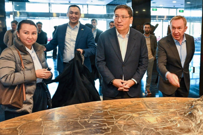 Ерболат Досаев Қытайға ресми сапарында Бейжіңнің қала құрылысымен танысты