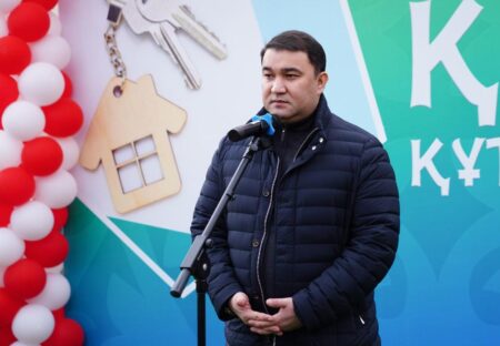 Түркістан облысында тұрғын үй кезегінде тұрған 40 отбасына жаңа пәтер кілттері табысталды