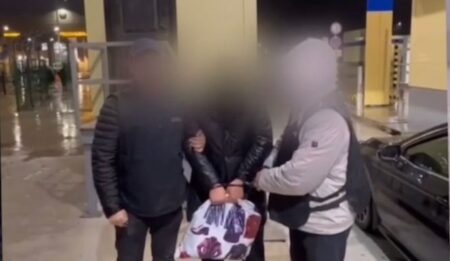 «Қашқын экс-шенді». Ақтау әкімінің бұрынғы орынбасары Қазақстанға жеткізілді