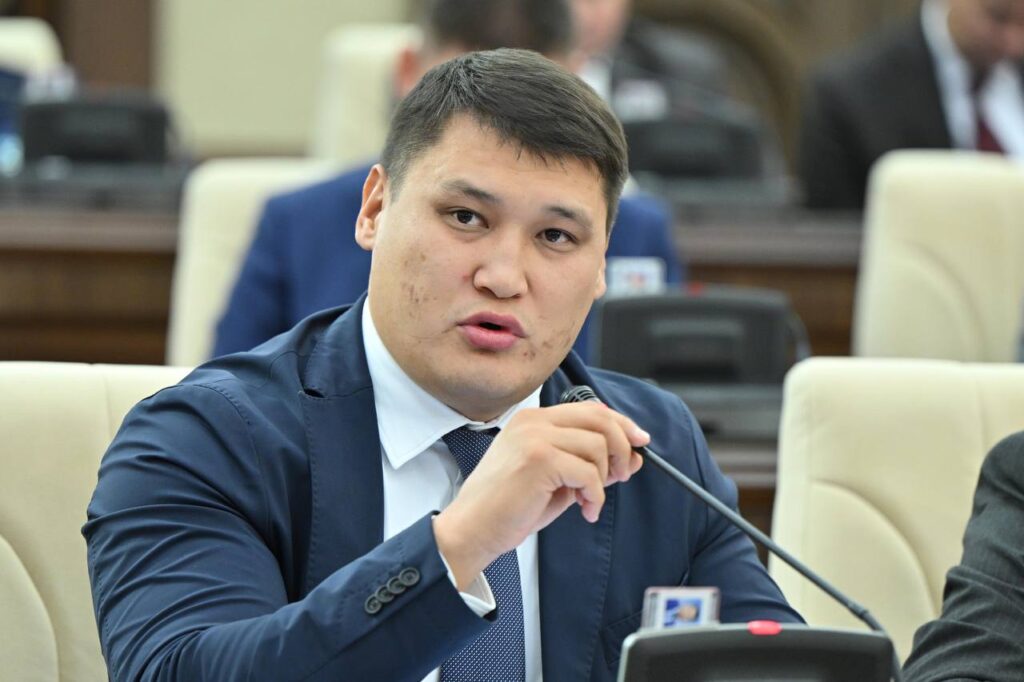 Мәжілісте Берденовтің өкілеттігі мерзімінен бұрын тоқтады