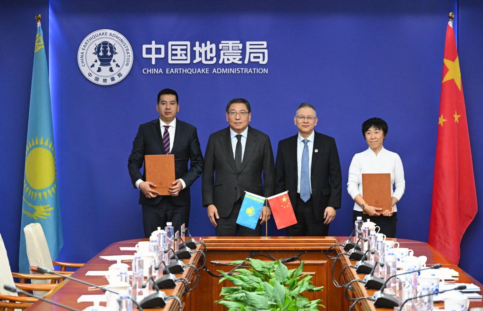 Алматы әкімі Ерболат Досаев Бейжіңнің жойқын жер сілкінісі кезіндегі әрекет ету тәжірибесін зерттеді