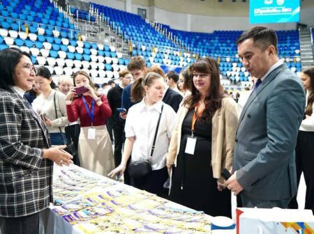 Абай облысында алғаш рет «Vipusknik.kz – 2025» республикалық білім көрмесі өтуде