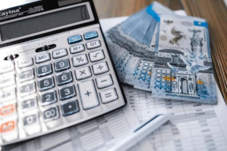 Қызылордада білім беру орталығының бас есепшісі 50 млн теңгені қалтасына басқан