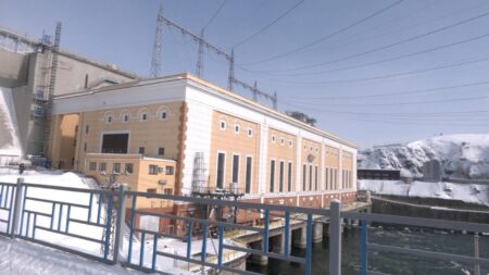 «Жұмысшы мамандықтар жылы»: ШҚО-да оқушылар гидроэлектростанцияның жұмысымен танысты