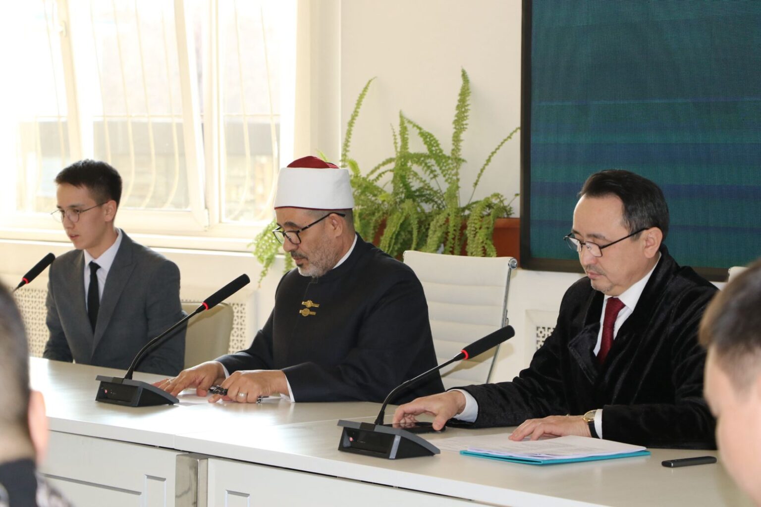 Дін мамандарына деген сұраныс неліктен артып келеді?